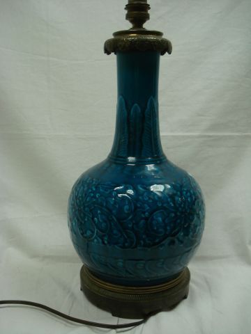 null THÉODORE DECK (1823-1891) Lampe de forme balustre en faïence émaillée bleue...
