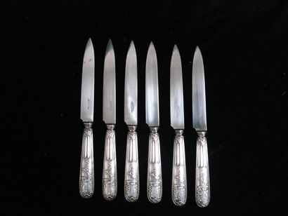 null Maison LEVERRIER 6 couteaux à fruits, manches en argent fourré.