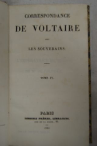 null VOLTAIRE Lot comprenant :
-3 tomes de la "Correspondance avec les souverains"...