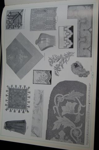 null Lot de fascicules sur le tissage, comprenant "Embroidery" (1870), "La toilette...