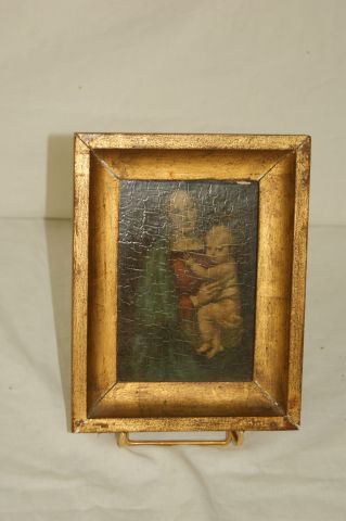 null Reproduction sur panneau d'après Raphael figurant une Vierge à l'enfant. Cadre...