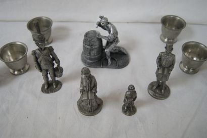 null Lot en étain, comprenant des figurines, une suite de 6 gobelets. 6-13 cm