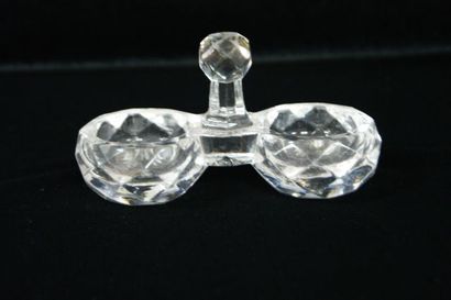 null BACCARAT Saleron double en cristal moulé. Long.: 12 cm