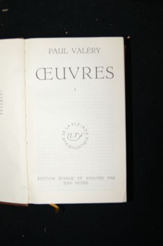 null LA PLEIADE, Paul Valéry "Oeuvres", tome 1, 1957 (dos abîmé)