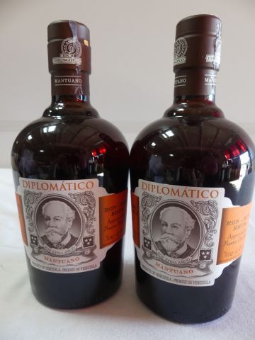 null 2 bouteilles de Rhum Diplomatico Mantuano du Venezuela