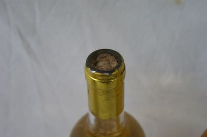 null Lot de 2 bouteilles de Loupiac, une de 1991 (sans capsule, es), l'autre de 1998...