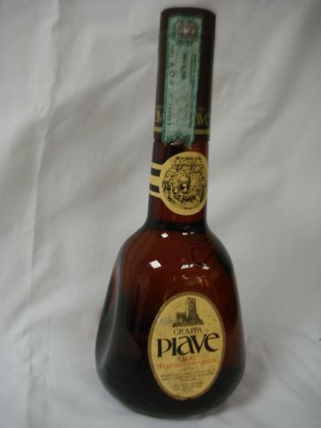 null Une bouteille de Grappa « Piave » .70 cl
