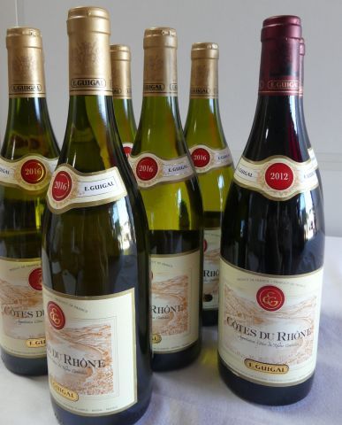 null Lot de 8 bouteilles de Côtes du Rhône Domaine Guigal (2 Rouge en 2012 et 6 Blanc...