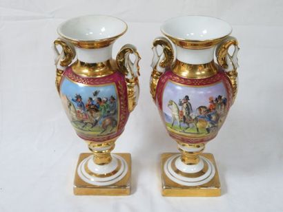 null Paire de vases médicis en porcelaine à décor de scènes Napoléoniennes en réserve...