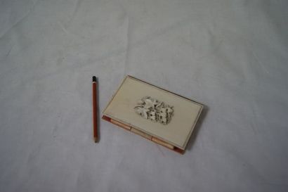 null Carnet de bal en ivoire, avec son crayon. 9,5 x 6,5 cm
