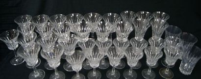 null Service de verres en cristal, comprenant 3 flûtes, 12 verres à liqueur, 5 flûtes,...