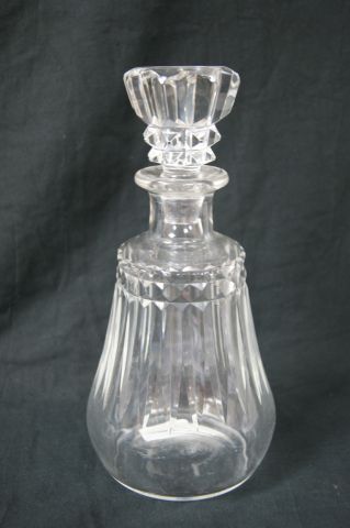 null BACCARAT Carafe en cristal taillé. Haut.: 25 cm (égrenure au bouchon)