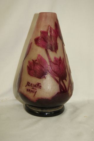 null André DELATTE (1887-1953) Vase en pâte de verre, à décor dégagé à l'acide de...
