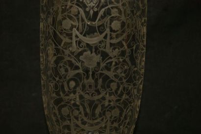 null BACCARAT Vase en cristal gravé, modèle Michel-Ange. Haut.: 20 cm (éclat au ...