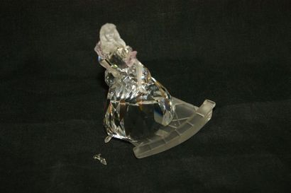 null SVAROWSKI Sculpture en cristal, figurant Cendrillon. Haut.: 10 cm Dans son écrin...