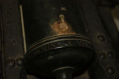 null Petit canon en bronze, marqué "Sabderina 1794" . Socle en bois et fer, XVIIe...