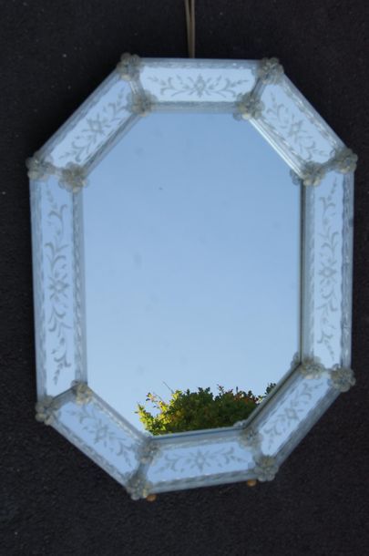 null Miroir vénitien en verre gravé. 67 x 54 cm