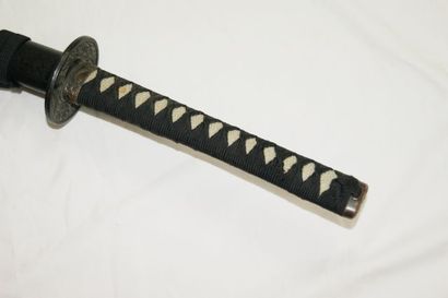 null JAPON Katana. XXe siècle. Long.: 103 cm