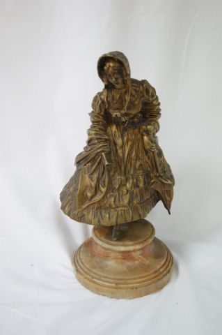 null René Paul MARQUET (1865 - 1939) Bronze à patine dorée, figurant une jeune femme...