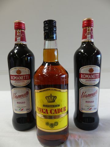null Lot de 3 bouteilles : 1 bouteille 100 cl de Vega Cadur, Bebida (30 % vol.) et...