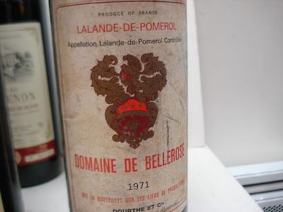 null 5 bouteilles de Château Berthenon, 2000 (2 LB). On y joint une bouteille de...