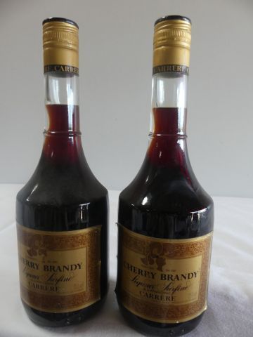 null 2 vieilles bouteilles des années 70'80's de Cherry Brandy, Liqueur surfine à...