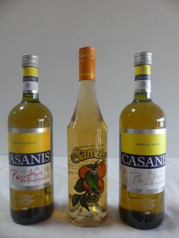 null Lot de 3 bouteilles : 2 bouteilles de Pastis Casanis de Marseille 45 % vol....