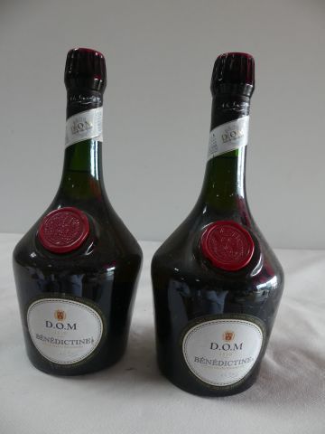 null 2 Vieilles bouteilles de Bénédictine Liqueur DOM, 70 cl 40 % vol.