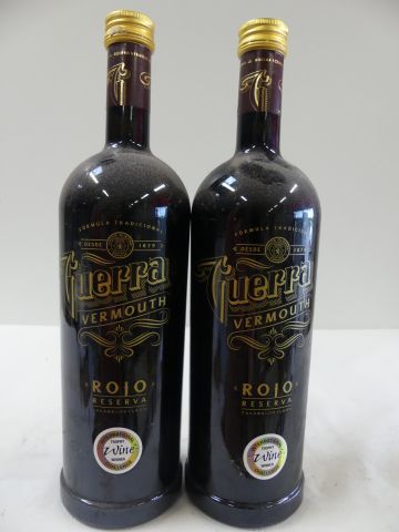 null 2 vieilles bouteilles 100 cl de Vermouth Guerra Rojo Reserva, Médaillé, 15 %...