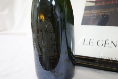 null Lot comprenant une bouteille de champagne Drapier, à l'effigie du Général De...