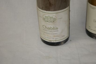 null Lot de 2 bouteilles de Chablis, 1995 et 2004.