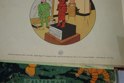 null Lot de 2 albums de Tintin : "On a marché sur la lune" (1954) , "L'Oreille cassé"...