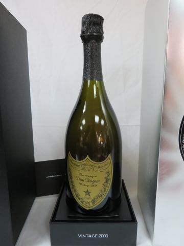 null Champagne Moet et Chandon, cuvée Dom Perignon, Vintage 2000.