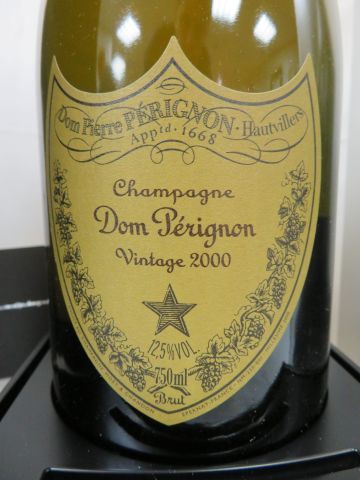 null Champagne Moet et Chandon, cuvée Dom Perignon, Vintage 2000.