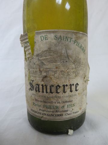 null Bouteille de Sancerre, domaine de Saint Pierre, 1992. (esa)