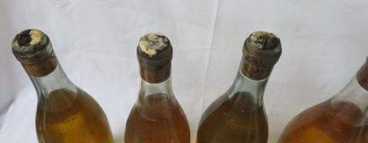 null 10 bouteilles d'Anjou, années 70 (B)