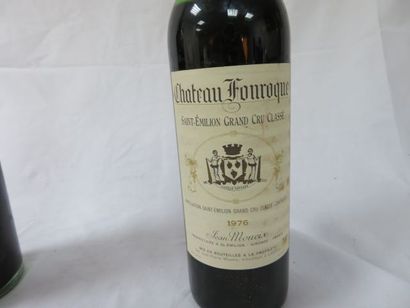 null Bouteille de Saint Emilion, Château Fonroque, 1976 (B). On y joint une bouteille...