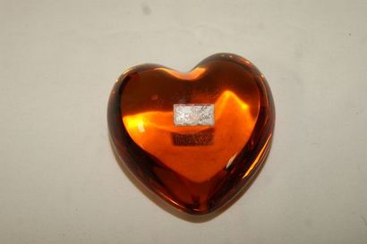 null BACCARAT Coeur en cristal moulé orange. 6 cm