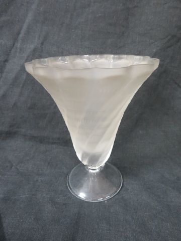 null LALIQUE FRANCE Vase de forme tulipe en cristal. Haut.: 15,5 cm
