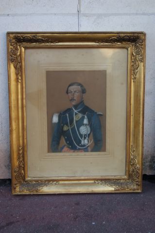null Ecole française vers 1840 "Officier" Pastel. 28 x 20 cm Encadré sous verre....