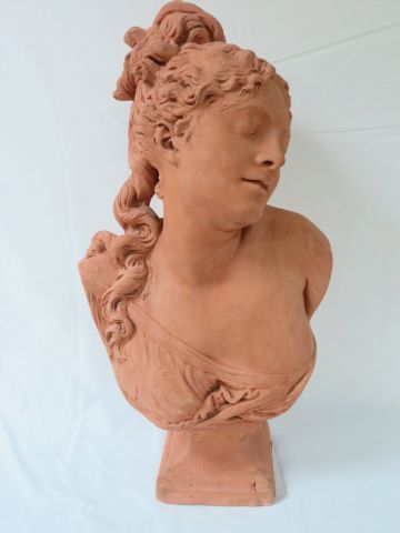 null DANS LE GOUT DU XVIIIe sculpture en terre cuite figurant un buste de jeune femme.H....
