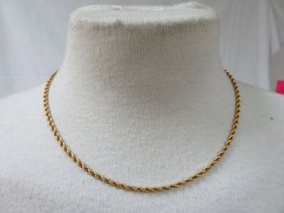 null Collier en or jaune 18K. Poids : 20,72 g