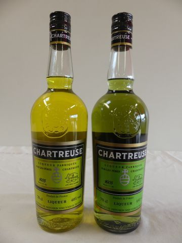 null Lot de 2 bouteilles : 1 Chartreuse Verte, Les Pères Chartreux, 55 % vol. 70...