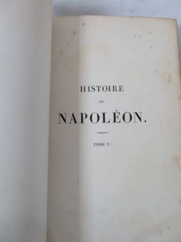 null Lot de 4 livres comprenant Denorvins "Histoire de Napoléon" Tome 1 (accident...