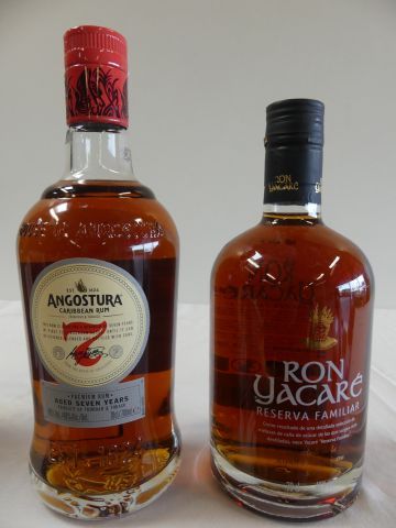 null Lot de 2 bouteilles : 1 Rhum Angostura 7 ans d'âge Premium Rhum 40 % vol. 70...