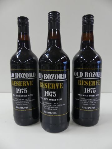 null 3 bouteilles de Old Bozord Full Rich Sweet Wine Réserve 1975 100 cl 19 % vo...