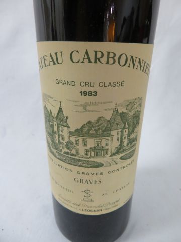 null 1 bouteille de Chateau Carbonnieux, 1983