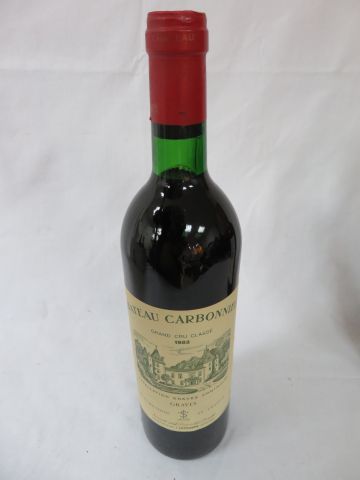 null 1 bouteille de Chateau Carbonnieux, 1983