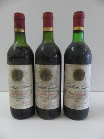 null 3 bouteilles de St Estèphe Château Palmier Bouteilles numérotées 1977 (1 HE,...