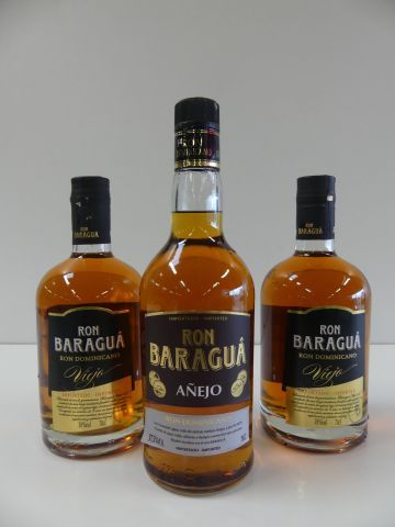 null Lot de 3 bouteilles : 2 Rhum Baragua Viejo de la République Dominicaine 38 %...